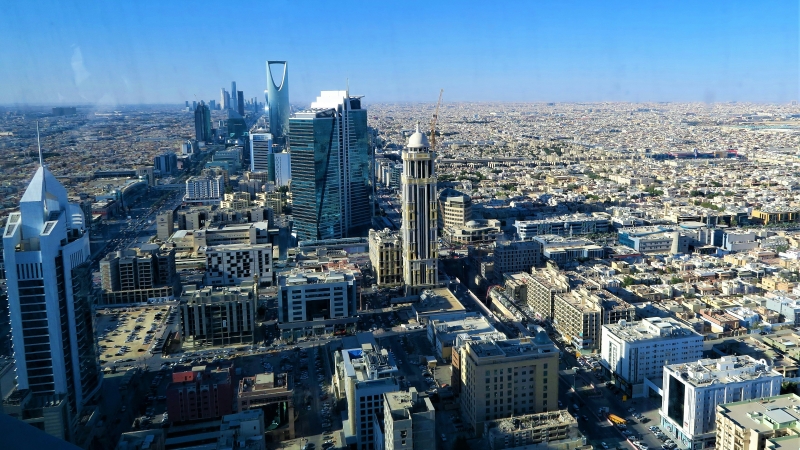 Report: Saudi consumers increasingly embrace AI as Gen Z pushes back on social media access